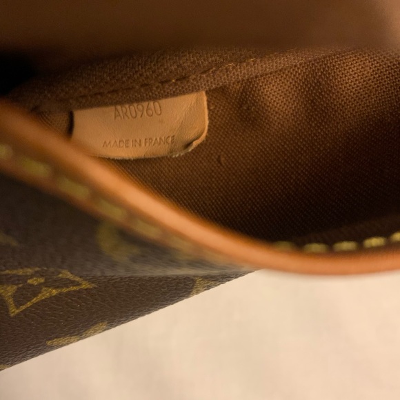 Authentic Louis Vuitton Monogram Saumur 35 shoulder bag - Picture 5 of 15